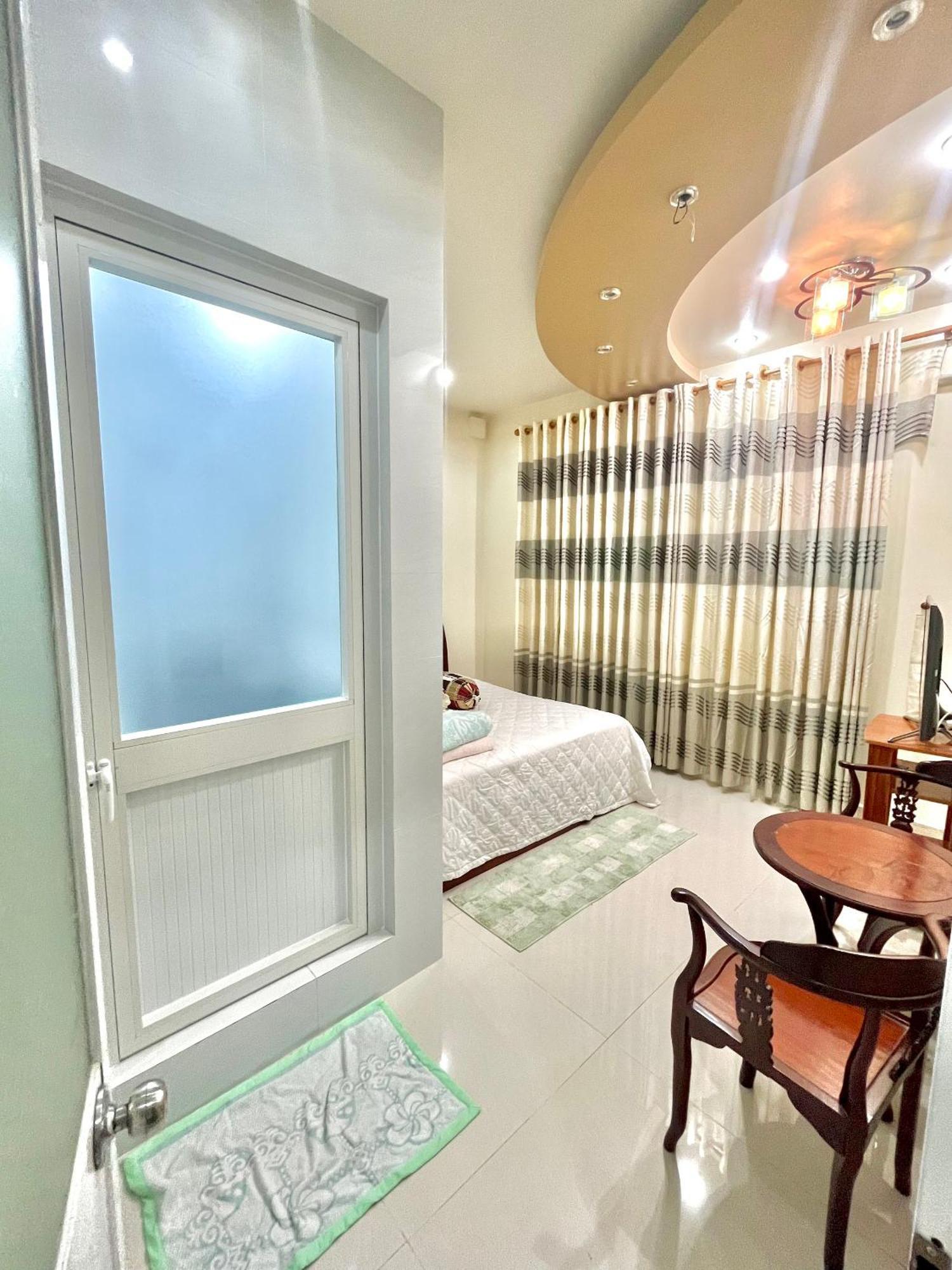 Cherry Homestay - Hoang De Motel Чау Док Екстериор снимка