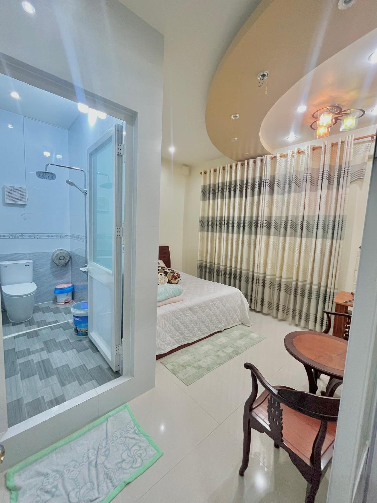 Cherry Homestay - Hoang De Motel Чау Док Екстериор снимка